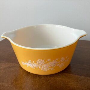 Vintage Pyrex 1.5 L Butterfly Gold Casserole Dish 474-B Collectible